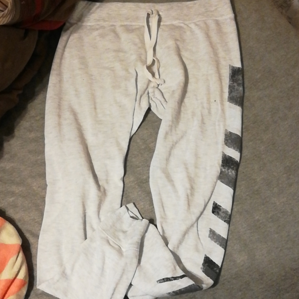 Perfect jogger with one leg stripes - Picture 2 of 5